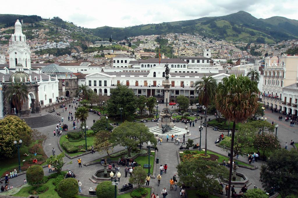 Hotel Colonial San Agustin Кито Экстерьер фото